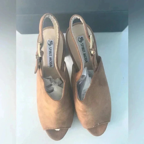 NIB!Spirit Moda Tan -Peek toe -gold back heel Chucky shoes size 9 - Picture 3 of 11